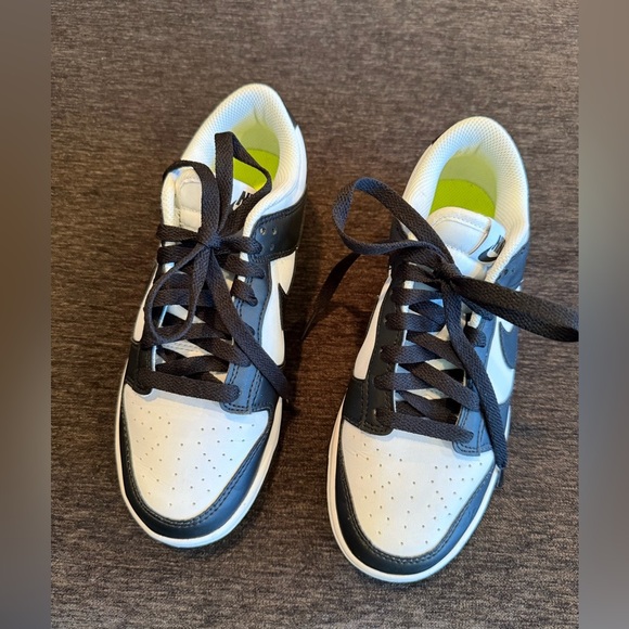 Nike Black and White dunk low Sneakers Classic Design/size 6 - Picture 6 of 13